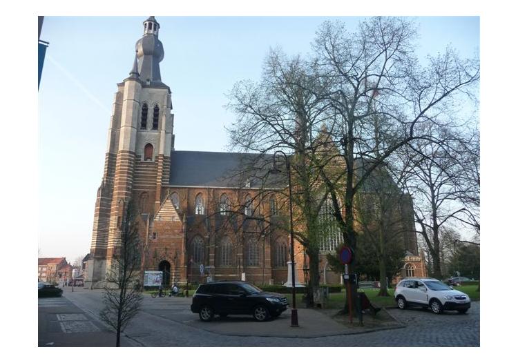 Vlakbij park en kerk